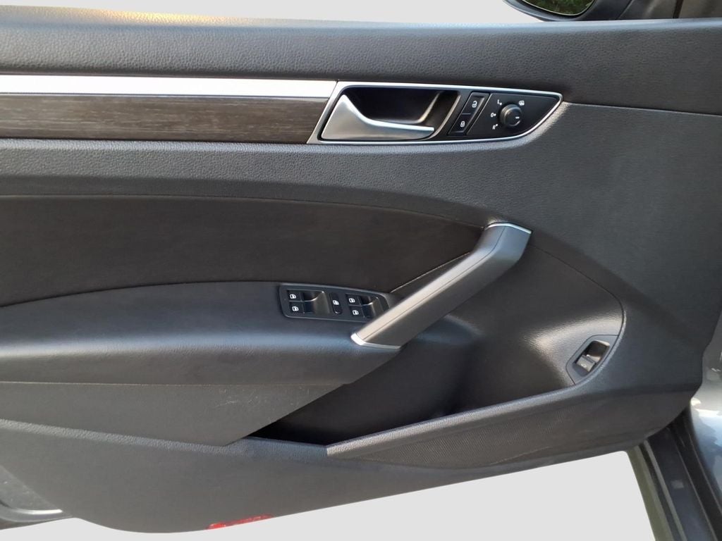 2018 Volkswagen Passat 2.0T SE w/Technology