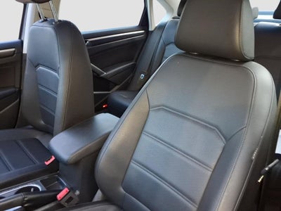 2018 Volkswagen Passat 2.0T SE w/Technology