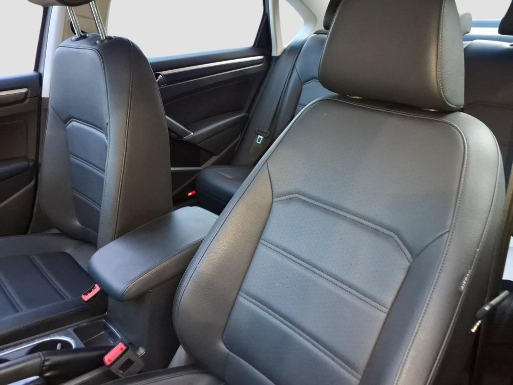 2018 Volkswagen Passat 2.0T SE w/Technology