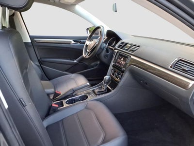 2018 Volkswagen Passat 2.0T SE w/Technology