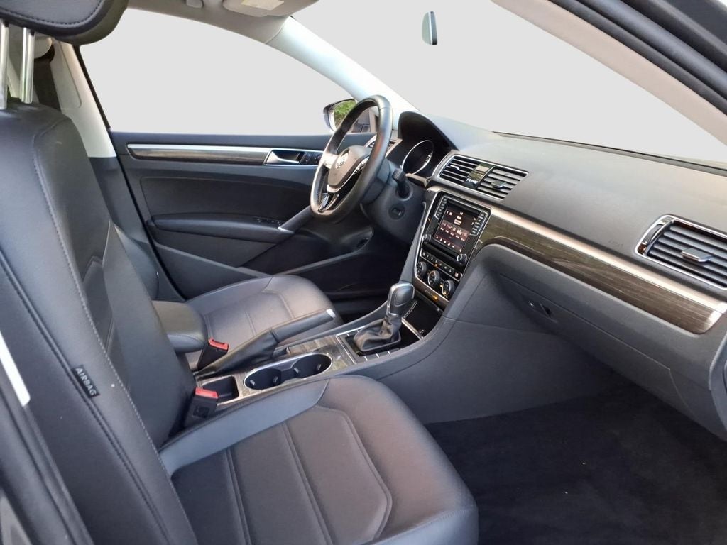2018 Volkswagen Passat 2.0T SE w/Technology