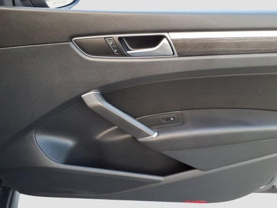 2018 Volkswagen Passat 2.0T SE w/Technology
