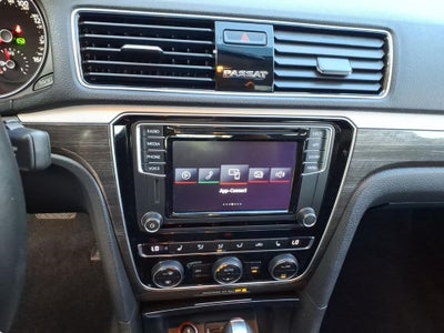 2018 Volkswagen Passat 2.0T SE w/Technology