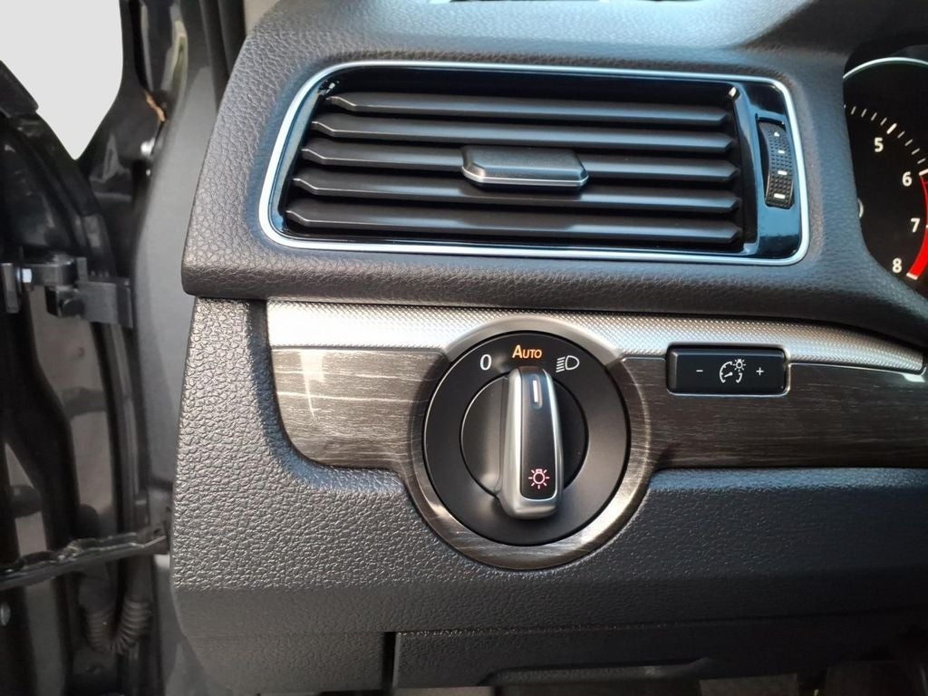 2018 Volkswagen Passat 2.0T SE w/Technology