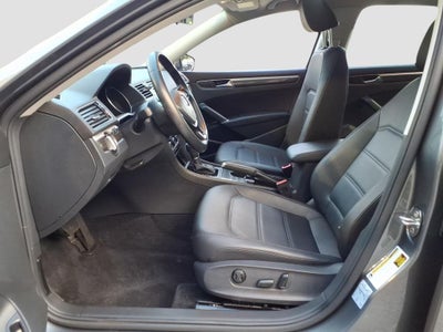 2018 Volkswagen Passat 2.0T SE w/Technology