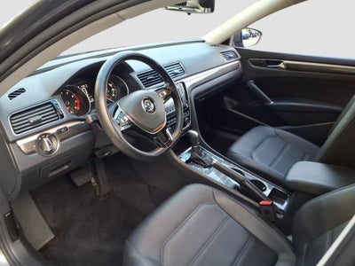 2018 Volkswagen Passat 2.0T SE w/Technology