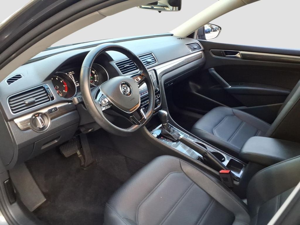 2018 Volkswagen Passat 2.0T SE w/Technology