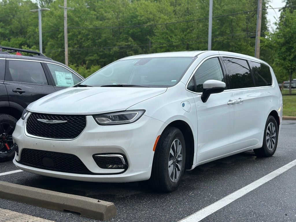2023 Chrysler Pacifica Hybrid Touring L