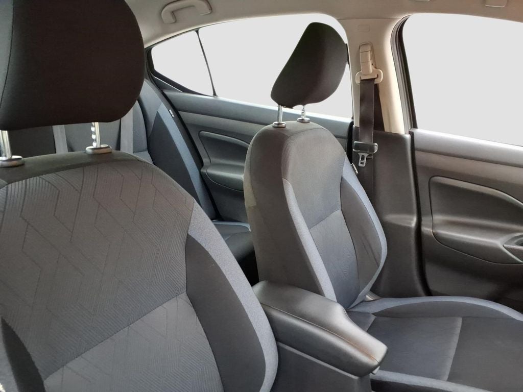 2023 Nissan Versa 1.6 SV