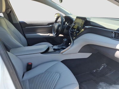 2022 Toyota Camry Hybrid SE