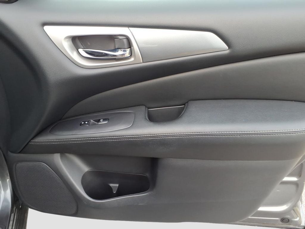 2017 Nissan Pathfinder SL