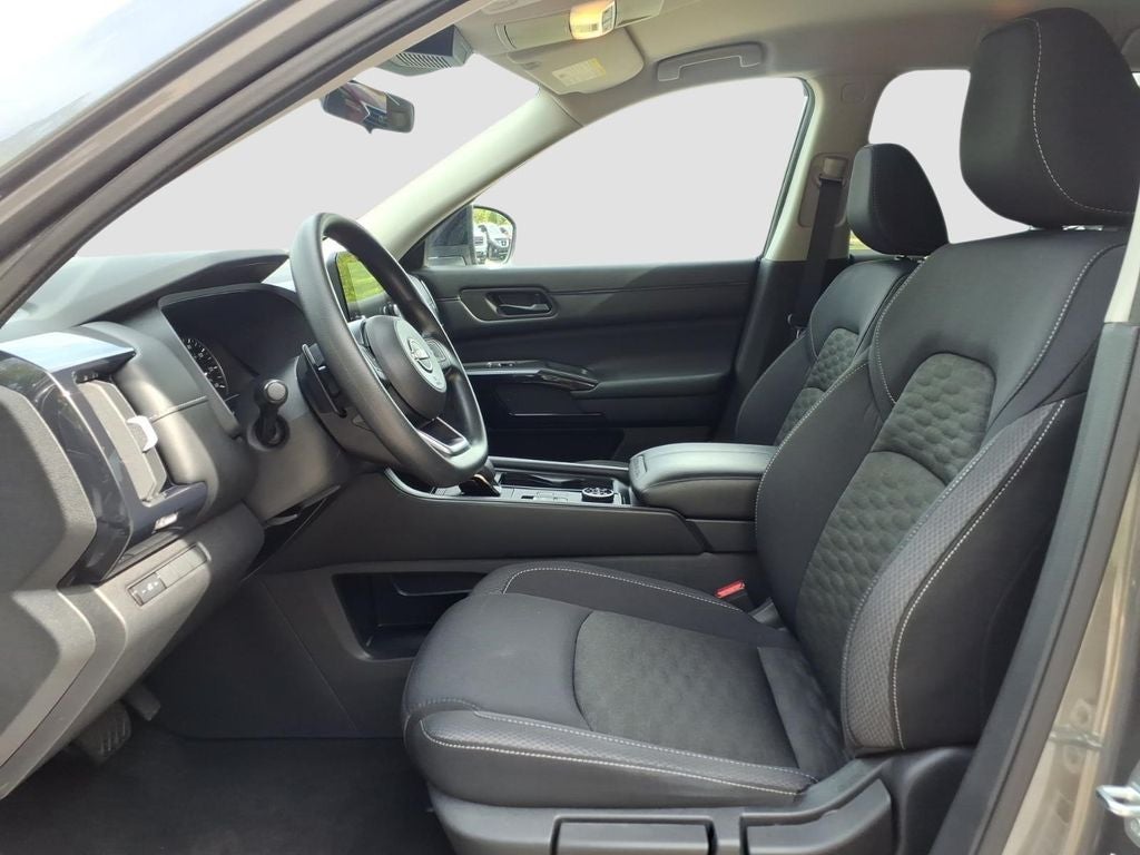2024 Nissan Pathfinder S