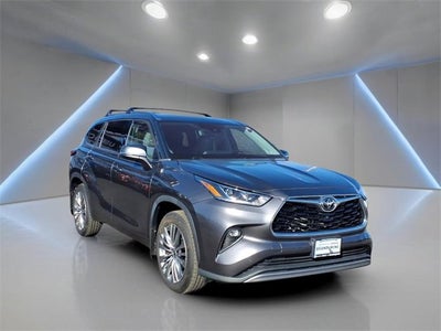 2022 Toyota Highlander Platinum
