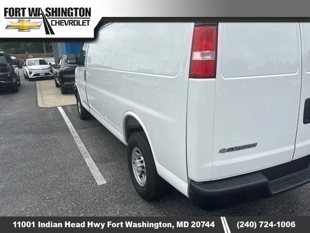2025 Chevrolet Express Cargo WT