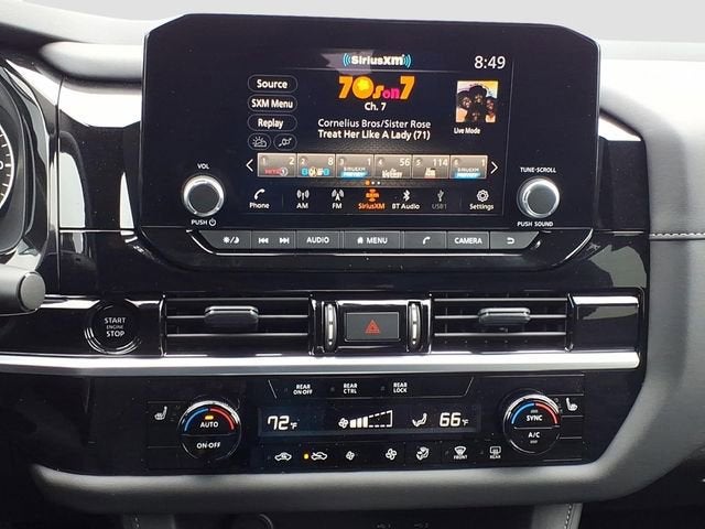 2025 Nissan Pathfinder SV