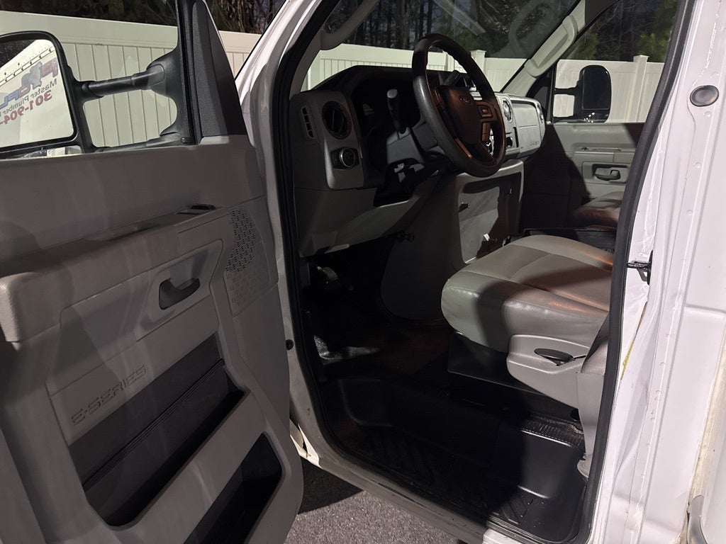 2022 Ford E-350SD Base Cutaway