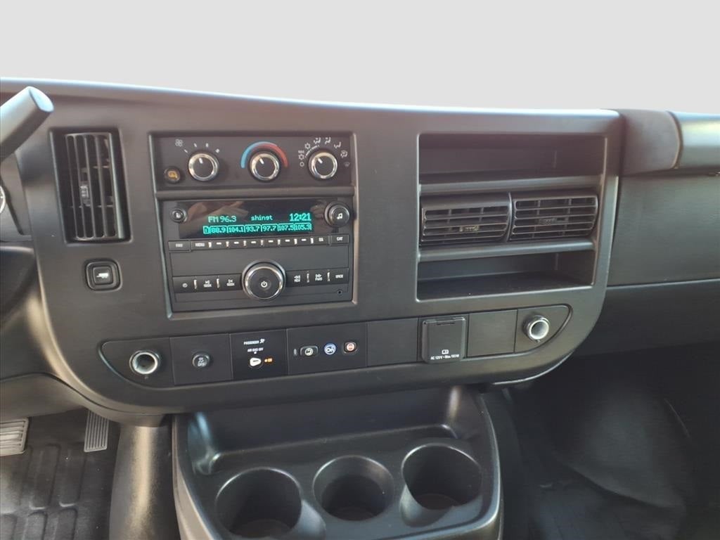 2022 GMC Savana 3500 LS 15 passenger van