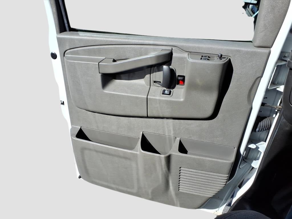 2022 GMC Savana 3500 LS 15 passenger van