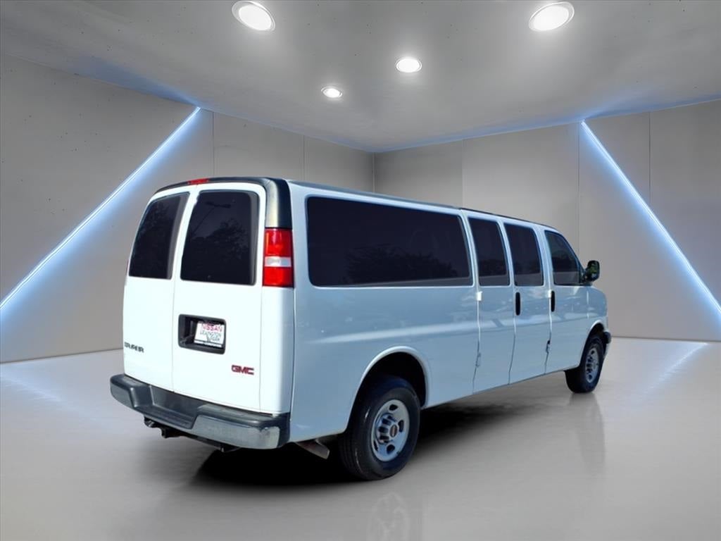 2022 GMC Savana 3500 LS 15 passenger van