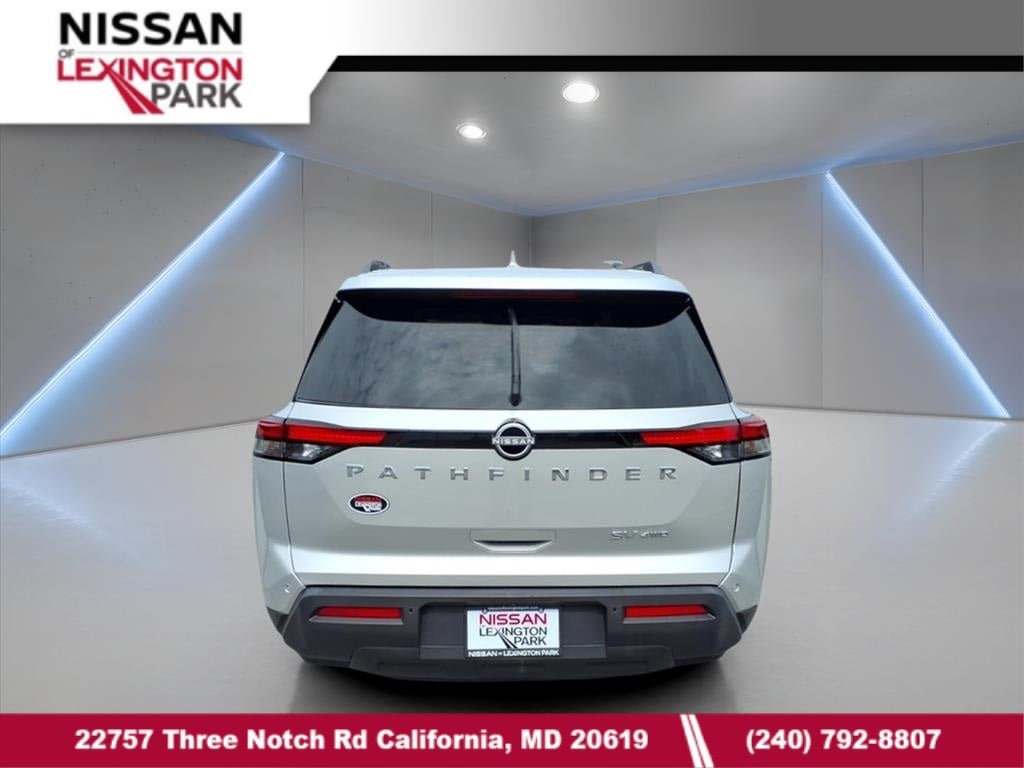 2024 Nissan Pathfinder SV