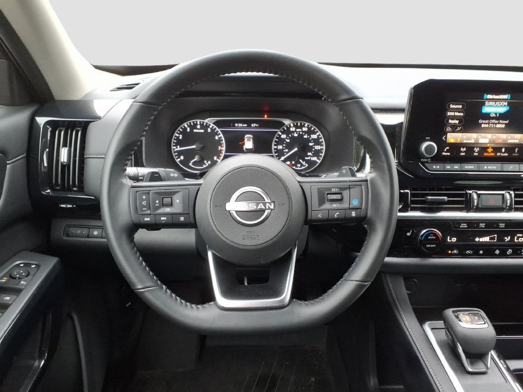 2025 Nissan Pathfinder SV