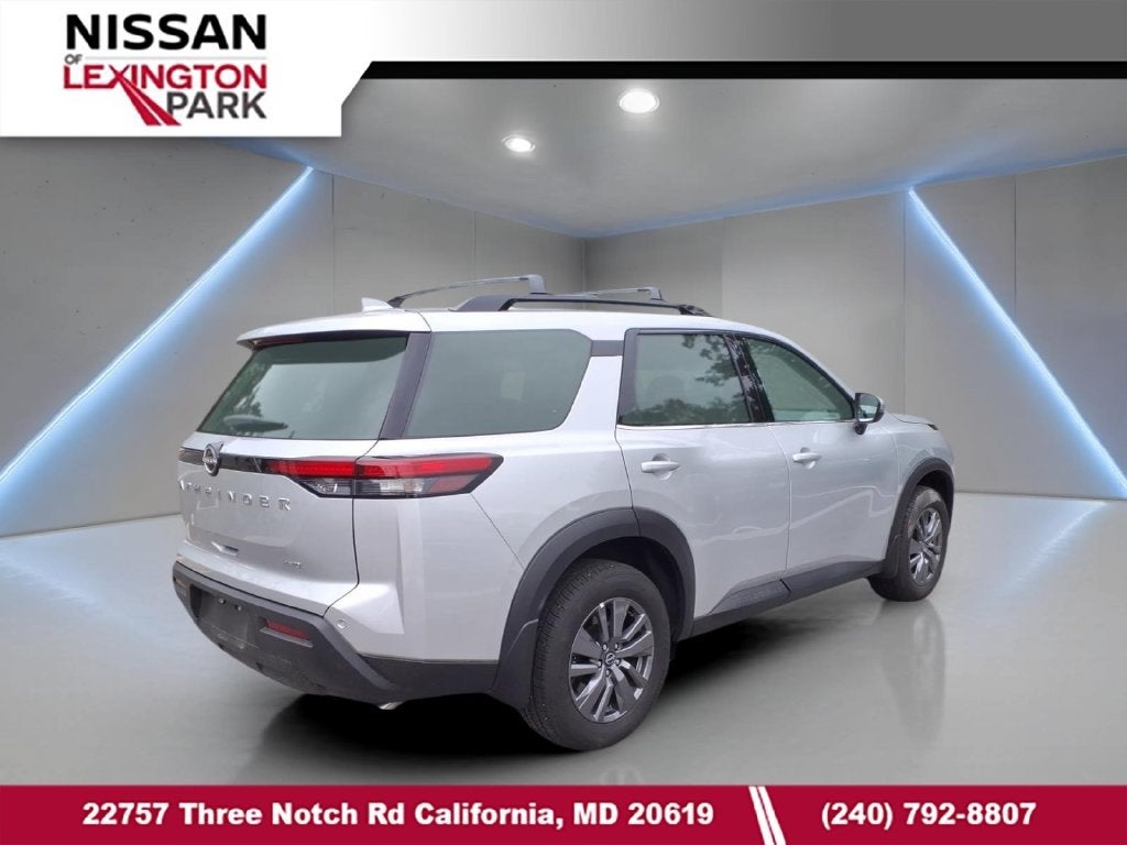 2025 Nissan Pathfinder SV