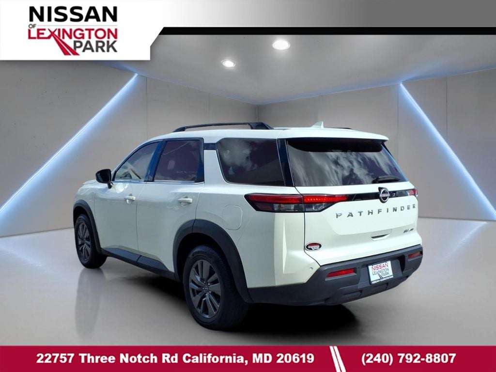 2024 Nissan Pathfinder SV