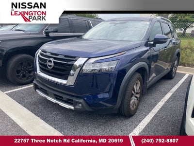 2022 Nissan Pathfinder SL